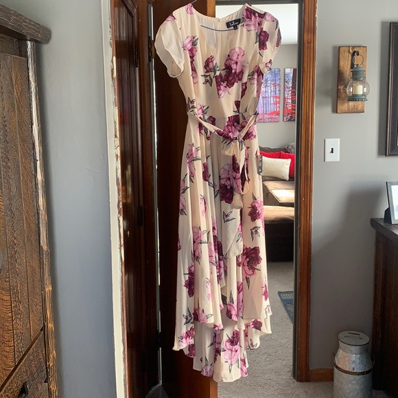 Dress - Picture 2 of 4